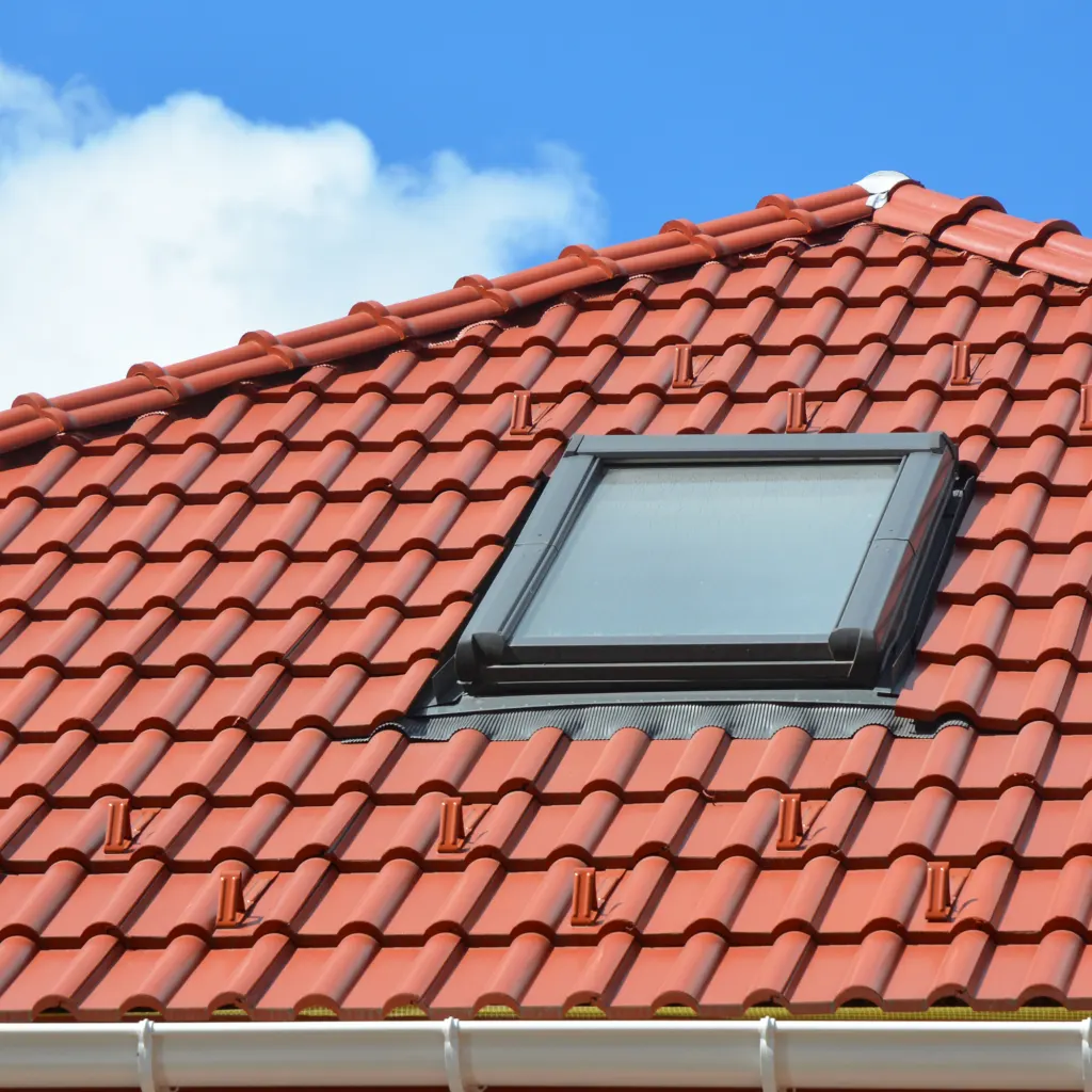 Changer une vieille fenêtre de toit sans casser l’intérieur